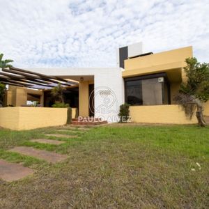 La Escondida. A 50 Metros Del Mar, Zona Residencial.  Un Lugar Ideal Para Descansar Con Amigos O Familia