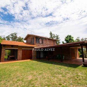 Casa En Alquiler Temporal En Bella Vista. Tres Dormitorios, Dos Baños, Barbacoa, Piscina, Con Vista A Las Sierras