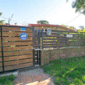 Ricomar- Ubicada En Un Punto Estratégico, Cerca Del Centro Y Del Mar En El Balneario De Piriápolis