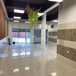 Alquiler Venta Local Comercial Tres Cruces Acevedo Diaz Y  Serra Frente Terminal Con Deposito