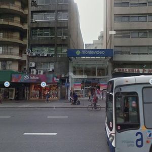 Alquiler Local Comercial Cordón 18 De Julio Enfrente A Imm Lugar Estratégico 578m2
