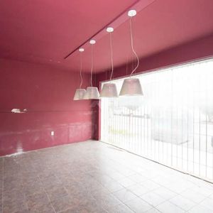 Venta Local Comercial Deposito Parque Batlle Marco Bruto Con Oficinas Gran Visibilidad