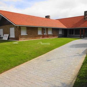Venta Casa 5 Dormitorios Carrasco Figari Y Copacabana Zona De Embajadas Garaje X4