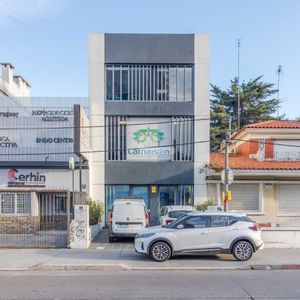 Venta Local Comercial Y Oficinas Tres Cruces Avenida Italia Pasos Britanico Y Medica Estacionamiento