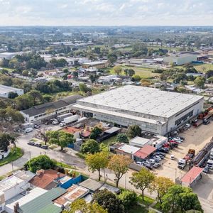 Venta Local Galpon Deposito Peñarol Camino Edison Para Exigentes Hormigon Premoldeado 5257m2