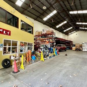Venta Aguada Local Galpon Deposito Republica Y Nicaragua Prox. Zona Mayorista Y Palacio