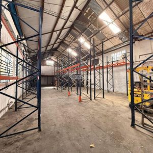 Venta Local Galpon Deposito Ituzaingo Prox Gral Flores Y Corrales (deposito + Comercio + 4 Aptos)