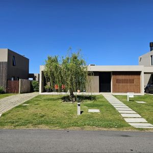 Casa En Venta Con Renta 3 Dormitorios En Barrio Huertas De Los Horneros