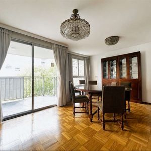 Apartamento En Venta 3 Dormitorios, Con Terraza Al Frente Y Losa Radiante, Pocitos. Peyrou