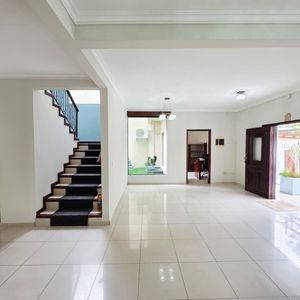 En Alquiler! Casa De 5 Dormitorios En Equipetrol