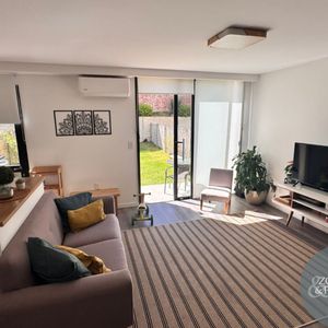 Duplex Con Renta - 2 Dorm, Jardín Y Cochera - Prado