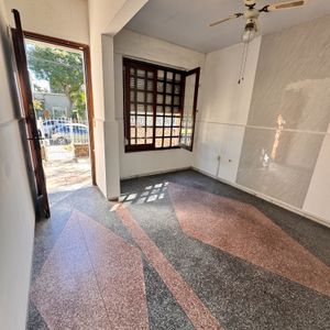 2 Casas Independientes · 425 M² · Esquina Batlle Y Ordóñez · Inmediatez · Usd 295.000