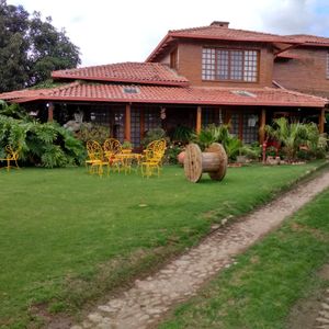 Hermosa Casa De Campo Con Oportunidad De Negocio Ubicada En Tiquipaya. 