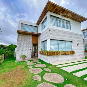 Casa Con Piscina Mar Adentro En Alquiler Por Dia