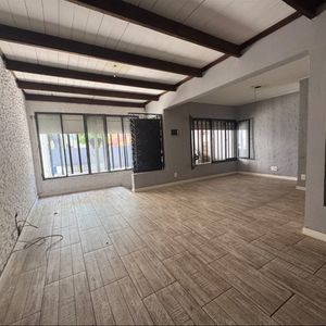 Venta Casa Tres Cruces 3 Dormitorios 2 Baños Garaje Para 3 Y Parrillero