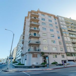 Venta Pocitos Sobre Rambla 3 Dormitorios Y Gge Suntuosa Planta
