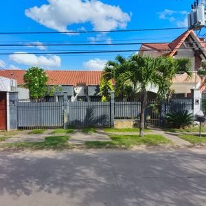 Casa En Venta Sobre Avenida - Zona Norte