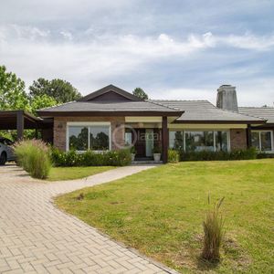 Venta Casa Barrio Privado " Carmel "