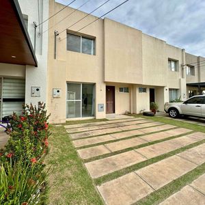 Casa En Alquiler Cond. Sevilla Real