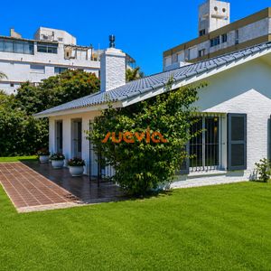 Casa En Venta, Parada 8 De La Mansa, Punta Del Este, 3 Dormitorios.