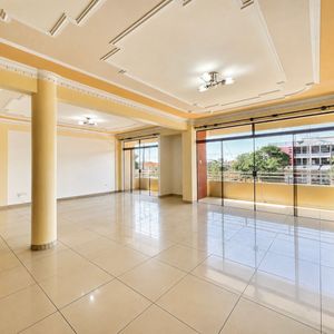 Departamento Amplio En Alquiler En La Zona Oeste