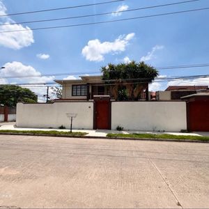 Casa En Venta En Esquina Zona Este Av. Canal Cotoca