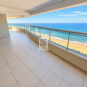 Playa Brava, Primera Fila. Semipiso, 462 M2 De Planta, Parrillero Propio. 3 Garajes.