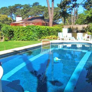 Playa Mansa, Zona Paradas, Gran Casa En Altura En Excelente Entorno.