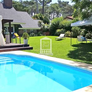 Mansa, Zona Paradas, 3 Dorm Y Servicio, Piscina, Pronta Para Entrar.