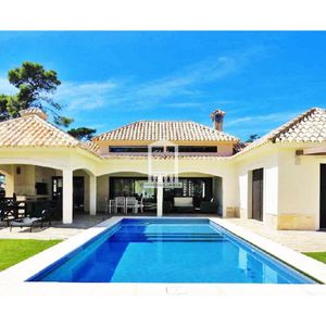 Barrio Privado, Boulevard Park. Playa Mansa. 5 Dorm. Piscina Climatizada. Losa Radiante