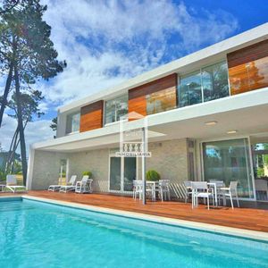 Playa Mansa, Barrio Privado, 4 Suites + Servicio. Piscina Climatizada