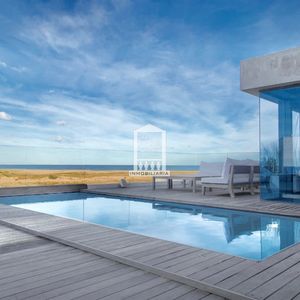 Espectacular Y única Casa Sobre La Playa De Manantiales