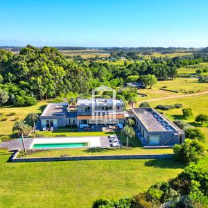 Mega Chacra En José Ignacio. 929 M2 Construidos