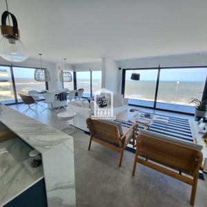 Apartamento En Primera Línea, Punta Del Este - 3 Dormitorios