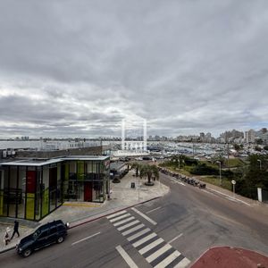 Apartamento En Venta En Edificio Dársena Frente Al Puerto De Punta Del Este