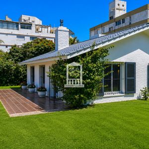 Casa En Venta, Parada 8 De La Mansa, Punta Del Este, 3 Dormitorios.
