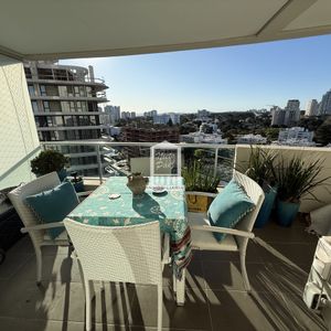 Departamento En Venta De 2 Dormitorios En Playa Brava, Punta Del Este
