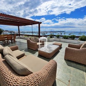 Frente Al Puerto, Con Una Terraza Espectacular Y única.