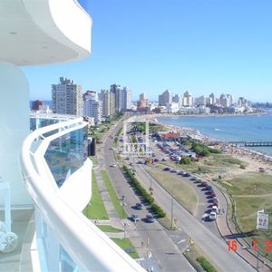 Playa Mansa, Torre Premium.