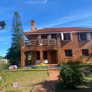 Excelente Chalet En Dos Plantas, 5 Dormitorios 3 Baños 2gge