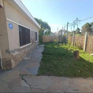 Casa En Esquina- Parque Del Plata –  4 Dormitorios - 2 Baños