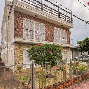 Apartamento En Piriápolis (piriápolis Centro) Ref. 3804