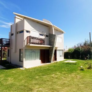 Casa En Piriápolis (las Flores) - Ref. 4587