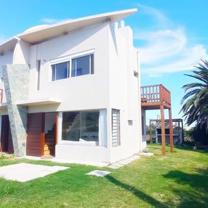 Casa En Piriápolis (las Flores) - Ref. 4588