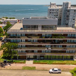 Apartamento En Piriápolis (piriápolis Ciudad) Ref. 7592