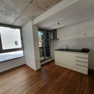 -apartamento De Dos Dormitorios Con Balcon En Barrio Sur, Centro Sur.