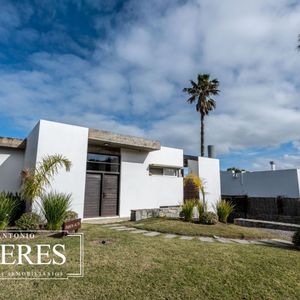 Venta De Casa En El Chorro Con Psicina Y 6 Dormitorios