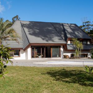Venta De Casa De 5 Dormitorios- Playa Mansa