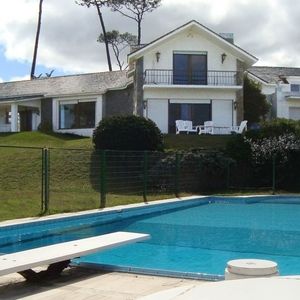 Venta De Casa De 5 Dormitorios - Playa Mansa