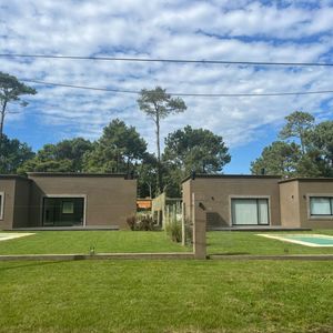 Venta Casa 3 Dormitorios - Parque Burnett